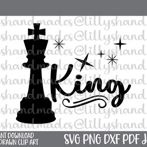Op de afbeelding: Zwart-witte digitale download van een schaakkoning met het woord "koning" in een gestileerd lettertype. Het ontwerp bevat kleine sterren.