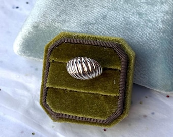 Vintage Sterling Silver Ribbed Dome Croissant Ring