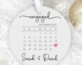 Adorno personalizado para pareja comprometida - Adorno de compromiso - Regalo de compromiso - Adorno personalizado - Adorno para anuncio de compromiso con nombre y fecha