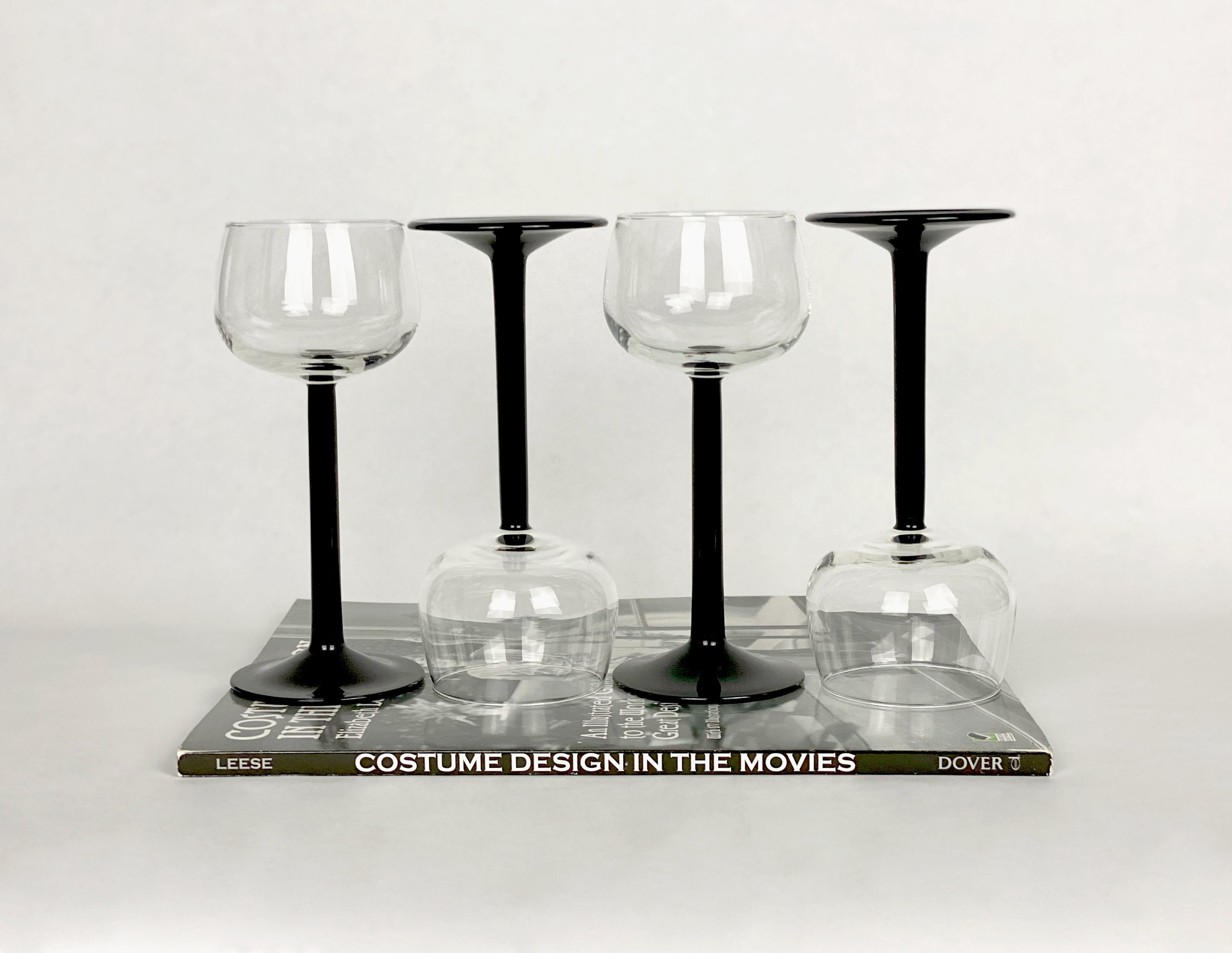 Vintage Luminarc Domino Black Stemmed Champagne Flutes Glasses - Set o –  edgebrookhouse