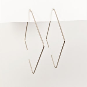 Die Ophelia | handgemachte geometrische Einfädler Ohrringe, rautenförmiger Draht, 16g, 18g, 20 Gauge, Silber, Rosegold, Golddraht, Geschenke für Sie