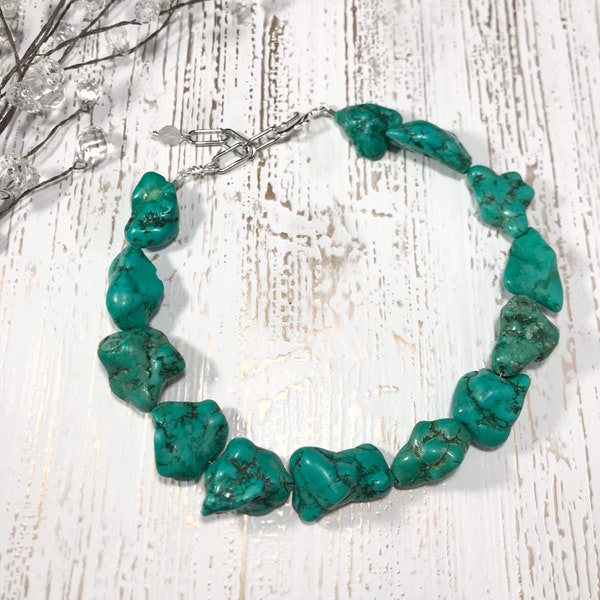Die Mikayla | handgemachte Choker Kette, grün synthetischer Türkis, Magnesit, Türkis Nugget Perlen, Statement Halskette, Geschenke für Sie