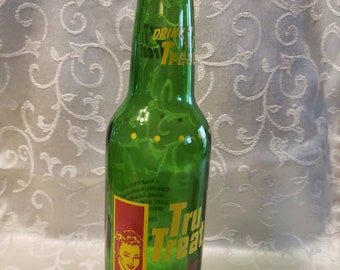 Retro 1963 TRU TREAT soda bottle. Great mid century graphics and in mint condition.  12 oz bottle and bottled in Lincoln Nebraska.