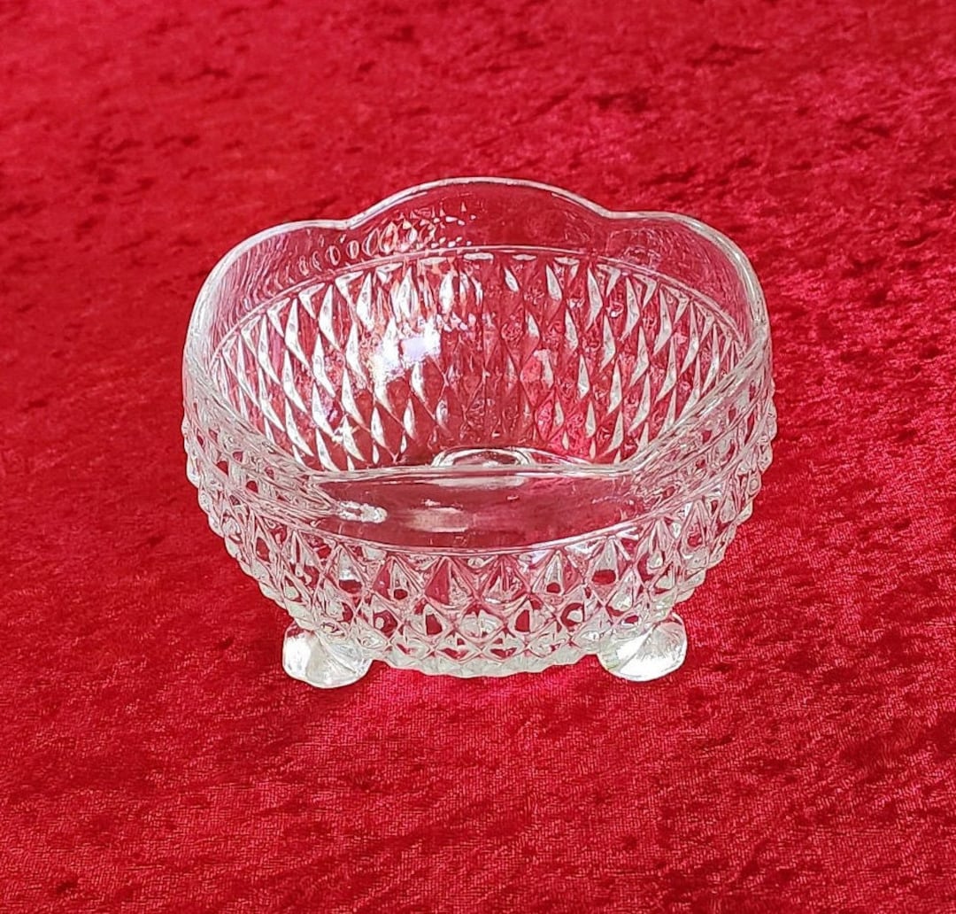 Mid Century Indiana Glass Diamond Point 3 Footed Medium Bowl in Crystal ...