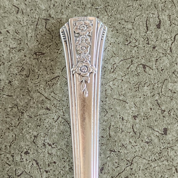 Vintage 1939 FORTUNE Silverplate Teaspoon by Oneida Tudor Plate Excellent Condition Light Heel Mark No pits Floral Design.