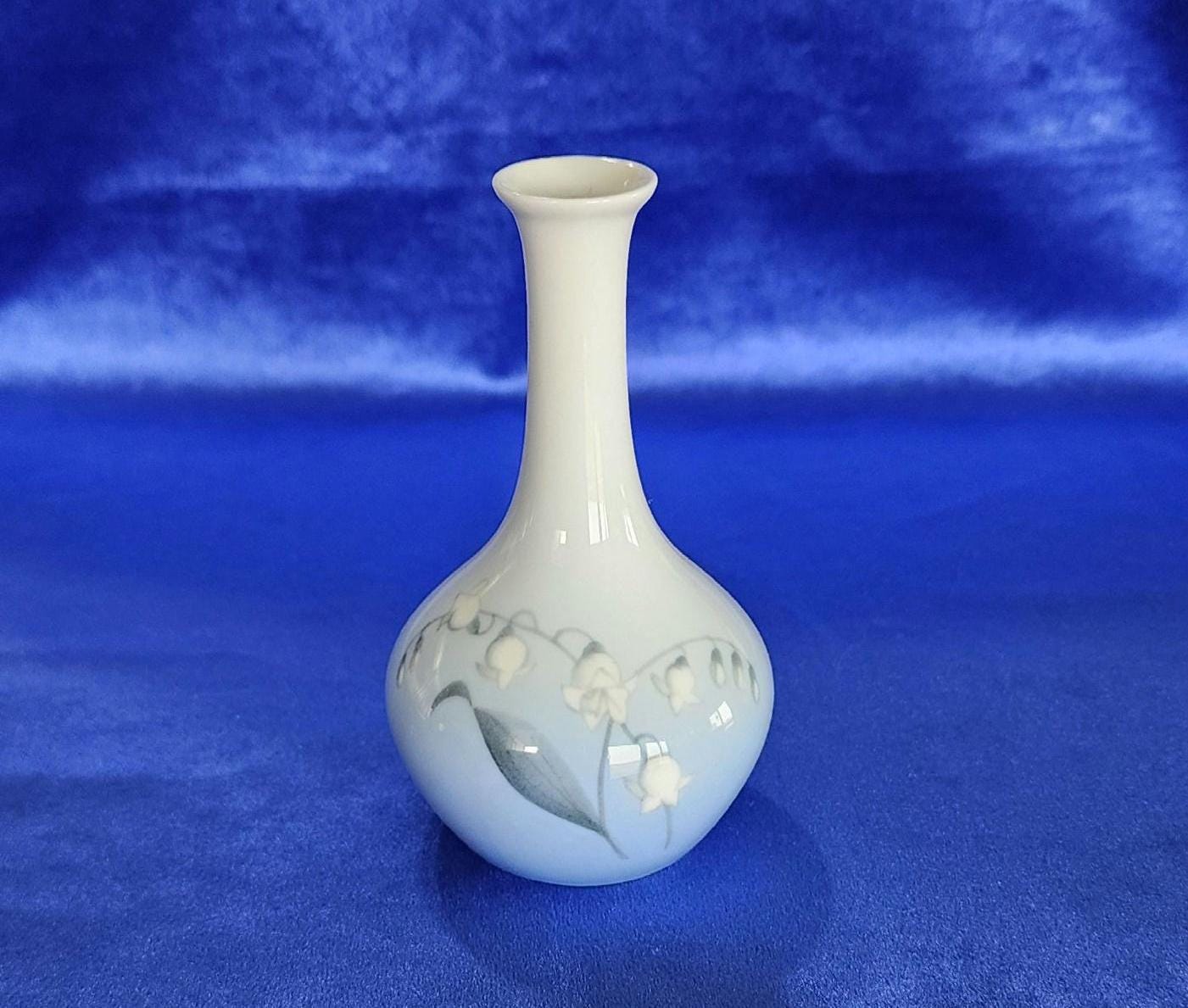 ヴィンテージのビング＆グロンダールのスズラン入り小花瓶。デンマーク