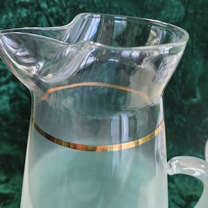Pichet BLENDO du milieu du siècle par West Virginia Glass en Green Frost Fade, 11 1/2 pouces de hauteur et contient 80 onces
