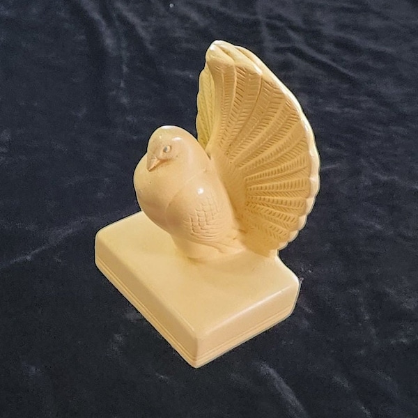 Vintage Coventry Ware Chalkware Figurine Bookend Wall Bird Pigeon  Beige Color Only Minor Chips. Original Label, 6 inches tall from 1940s