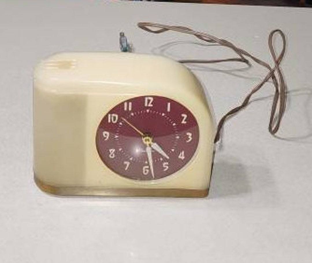 Vintage Westclox Art Deco Moonbeam Clock Plastic Bakelite Case Model S5