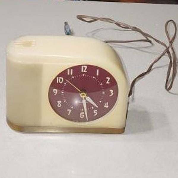 Vintage Westclox Art Deco Moonbeam Clock Plastic Bakelite case Model S5-J, Ivory Case Maroon Clock Face. Minute hand works when plugged in.