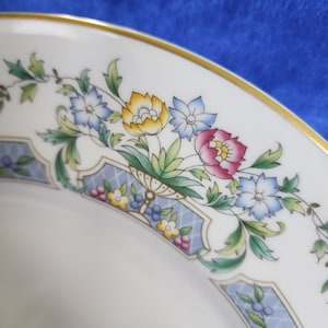 Servizio da tavola vintage MAYFIELD 1981 da 6 in porcellana fine Bone China della Royal Worcester England; piatto piano, piatto per pane o dessert, tazza e piattino.