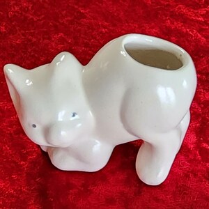 Vintage Pottery Small Cat Planter, Pen Holder, Toothbrush Holder or ? Nice Patina and no damage. 3 1/2 X 2 1/2 inches.