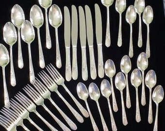 Vintage 1941 BELOVED Silverplate de 1941 por Rogers Bros. Ligeramente usado, sin hoyos ni pérdida de plata.
