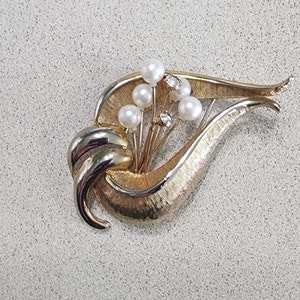 Vintage EXPAN Signed Brooch in Gold Tone with Silver Highlights and Bouquet of Pearls and 2 Rhinestones that Move with Motion.