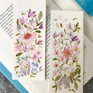 Katze mit Blumen Lesezeichen, Original Aquarell Malerei, 2.3 ”x6”, handgemachtes Lesezeichen, Geschenk für Leser & Buchliebhaber, Blumen