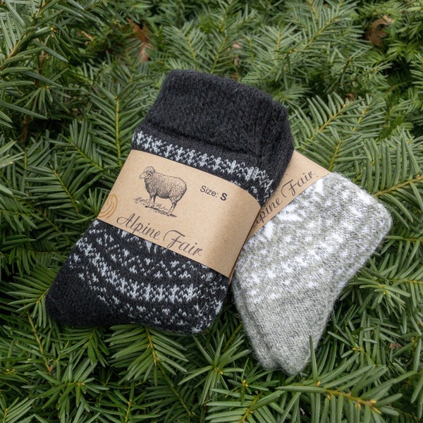 2 Pairs of Women's Wool Socks, Knit Wear for Winter, Soft and Comfortable, Gray-White/Black-Gray Ornament