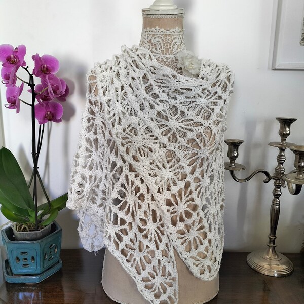 Châle au crochet fait à la main en coton blanc