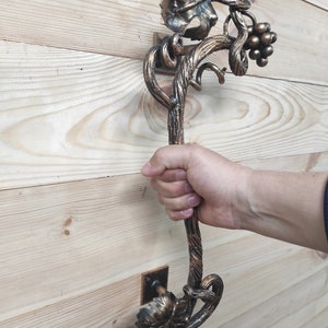 Handgeschmiedeter Türgriff aus Schmiedeeisen: Zweigdesign Bild 6