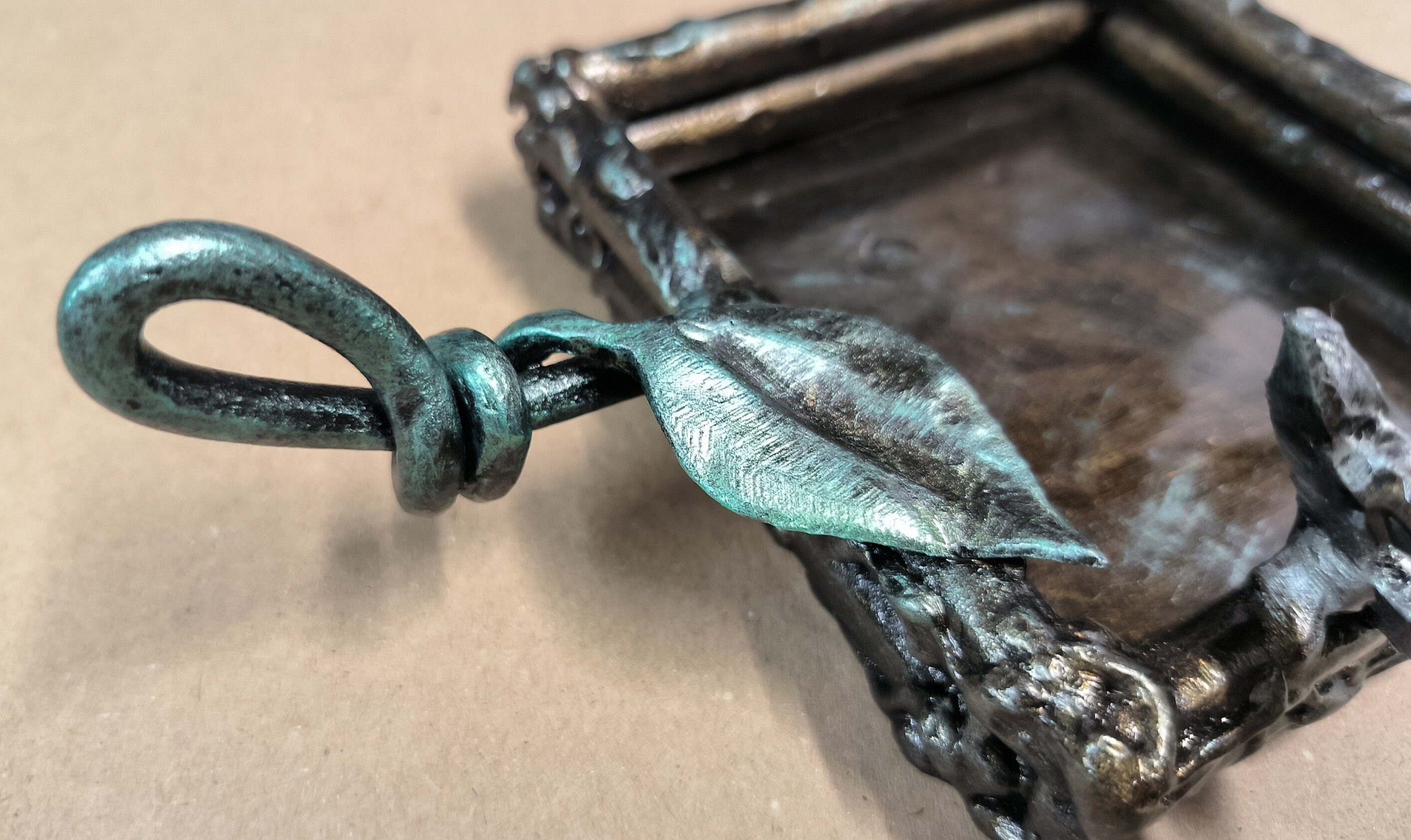手作りの鍛鉄灰皿：金属彫刻、アート装飾 - Etsy 日本