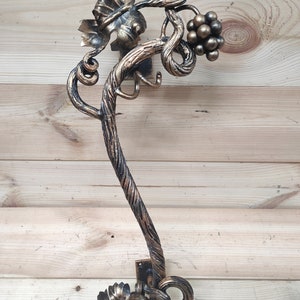Handgeschmiedeter Türgriff aus Schmiedeeisen: Zweigdesign Bild 10