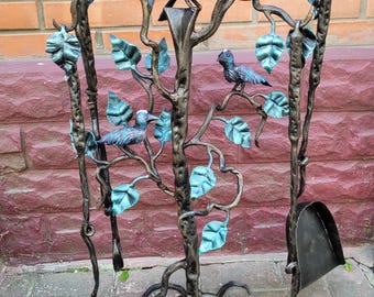 Set di attrezzi per camino in ferro battuto forgiato a mano: supporto rustico per albero, decorazioni per uccelli