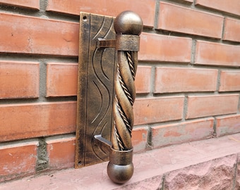 Handgeschmiedeter Eisentürgriff: Scheunentordekor, Schmiedebeschläge