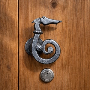 Handgesmede hondendeurkruk – Siver patina ijzeren deurkruk | Rustieke diervormige deurkruk | Uniek handgemaakte metalen deurbeslag