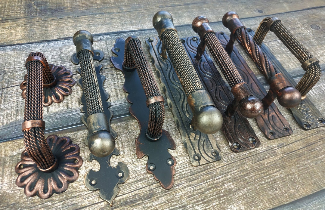 Poignée de porte en acier forgé à la main : décoration de porte de grange en fer forgé - France