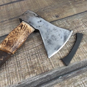 Hache faite à la main, Hache ancienne, Hache en cadeau, Hache de camping, Hache viking, Hache forgée, Hache de combat, Décoration intérieure, Un cadeau à un ami, Cadeau danniversaire image 5