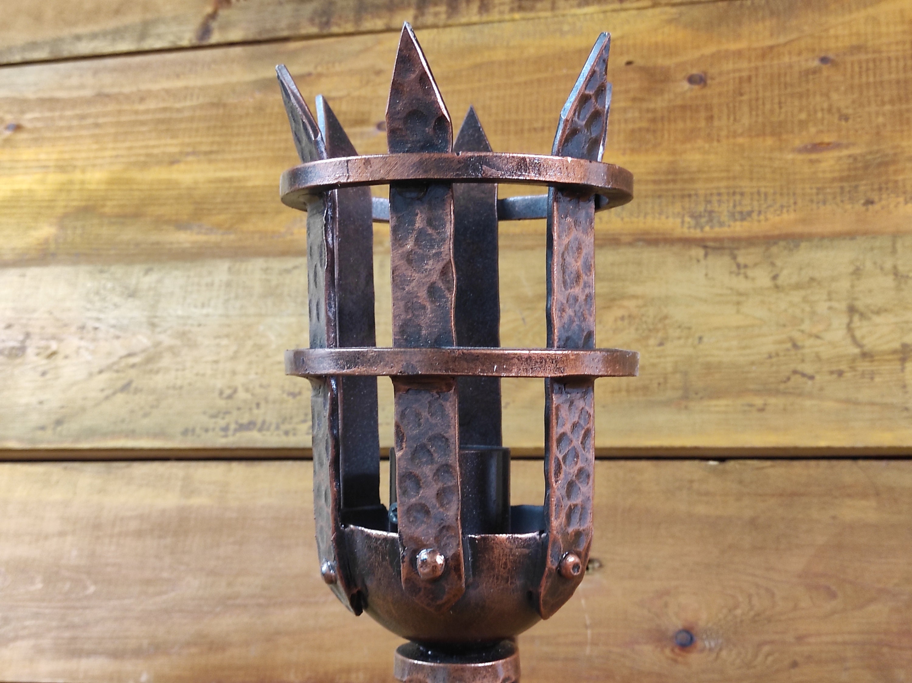 Applique a torcia in stile medievale in ferro battuto