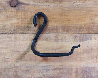 Wrought Iron Snake Toilet Paper Holder: Black Metal Wall Decor