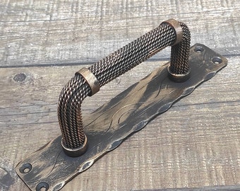 Handgeschmiedeter Scheunentorgriff: Verdrehter Metalltorgriff