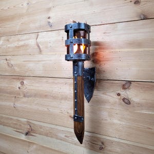 Medieval Wall Torch Sconce Light – Rustic Flame Lantern, Viking Style Wall Mount Lamp, Iron & Wood Torch Light for Castle, Cosplay Decor