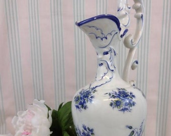 Capodimonte-Blumen- und Gesichtskrug. Keramik