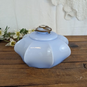 Lavendelfärgad opalin lampskärm