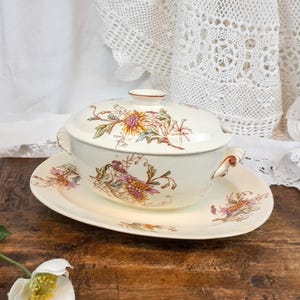 KG Lunéville Chrysanthemum Sauceboat