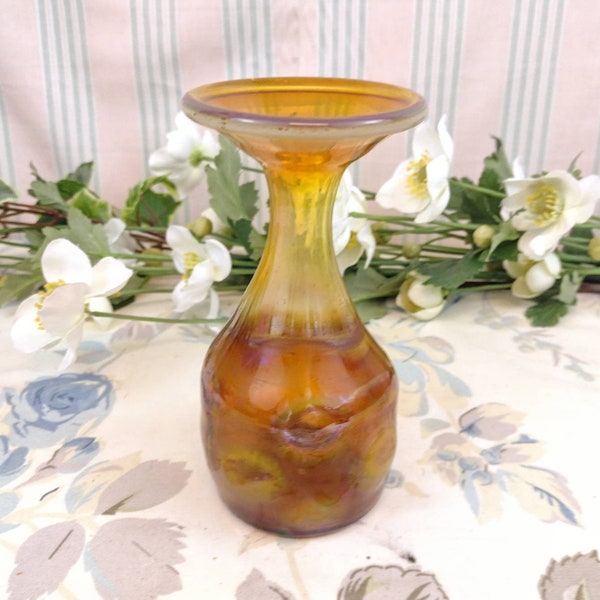 Vase en verre soufflé irisé