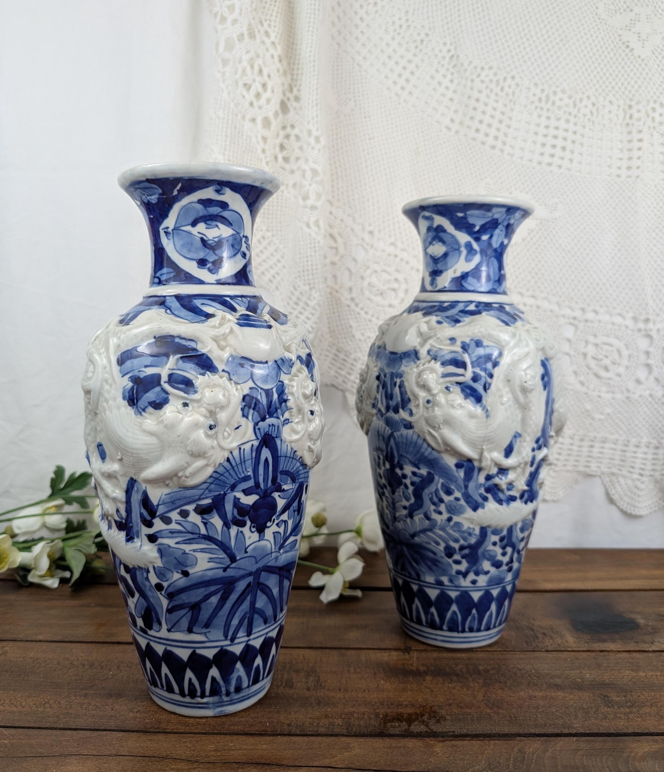Vase Décoratif En Céramique Blanche Avec Perroquet Multicolore En Relief - Style Français