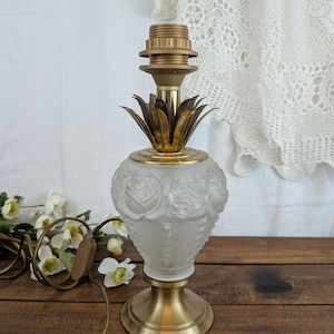 Lámpara Art Déco de cristal y latón.