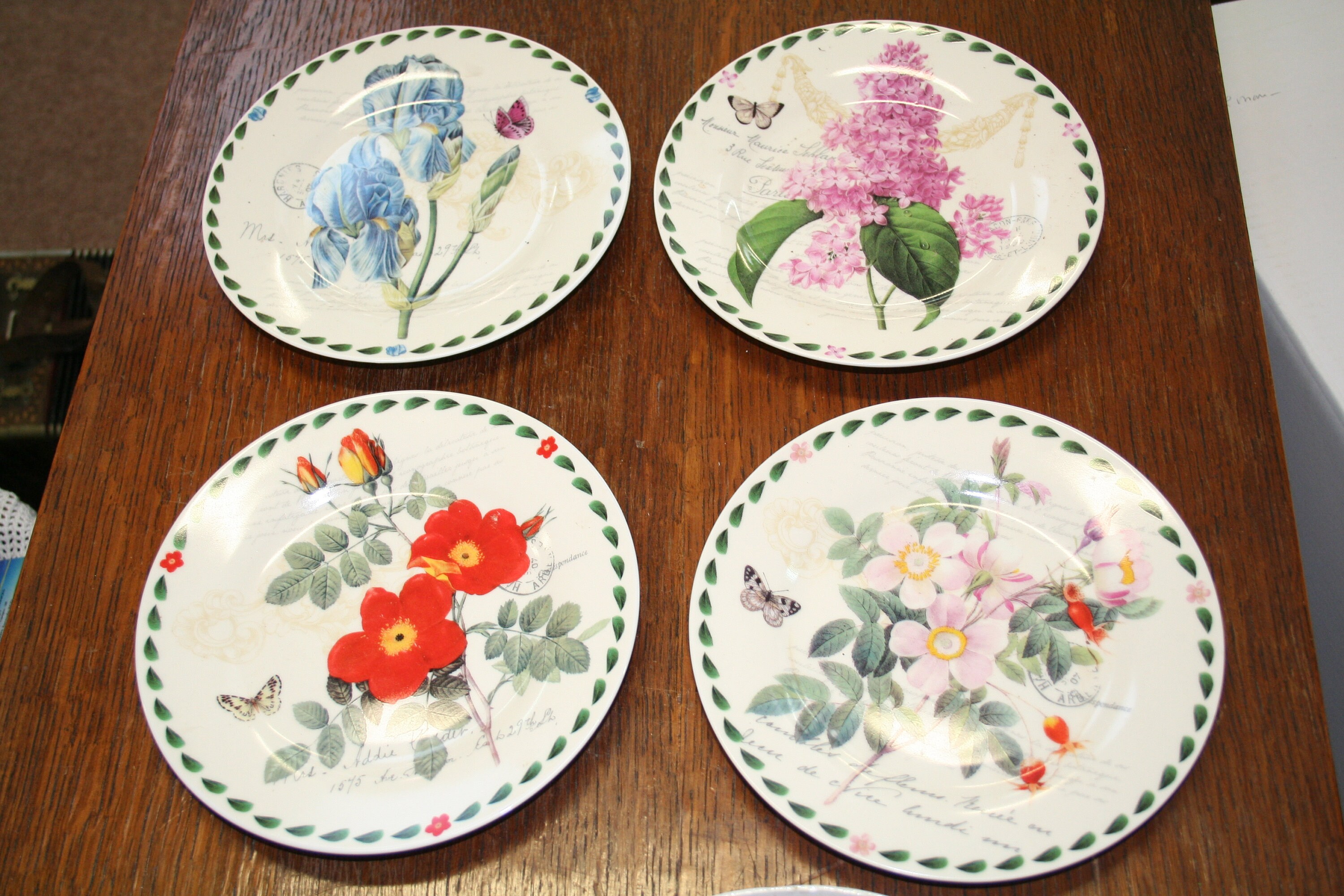 Lot de 4 Assiettes à Dessert Dans Leur Boîte