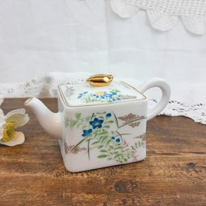 Small Franklin Mint porcelain teapot