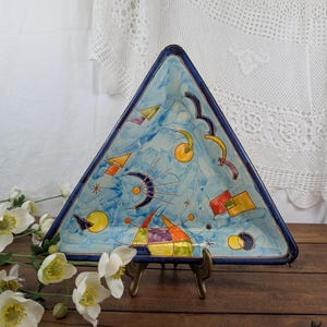 Plato triangular moderno