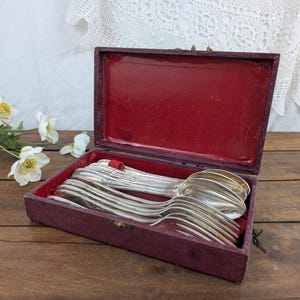 12 CUILLERES A CAFÉ METAL ARGENTE ERCUIS ART DECO POINCON ORFEVRE MIELE et Cie EUR 50,00