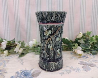 Art Nouveau slipware vase by De Bruyn