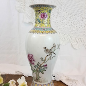 Chinese porcelain vase