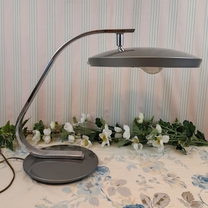 Boomerang Phase Lamp