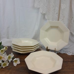 6 Apt earthenware soup plates