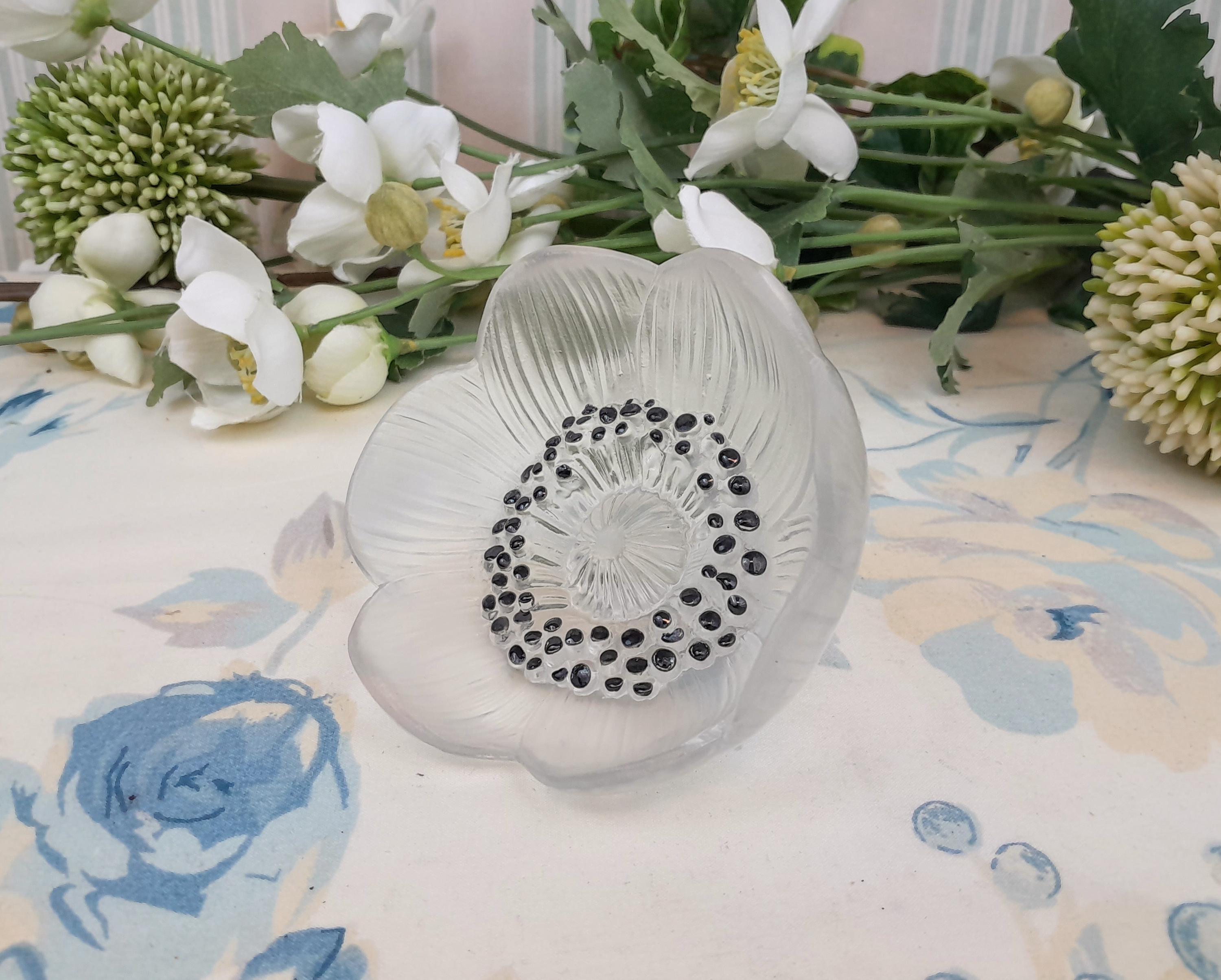 LALIQUE ラリック/ アネモネの花/ ペーパーウェイト /インテリア小物 LALIQUE ラリック/ アネモネの花/ ペーパーウェイト /インテリア小物