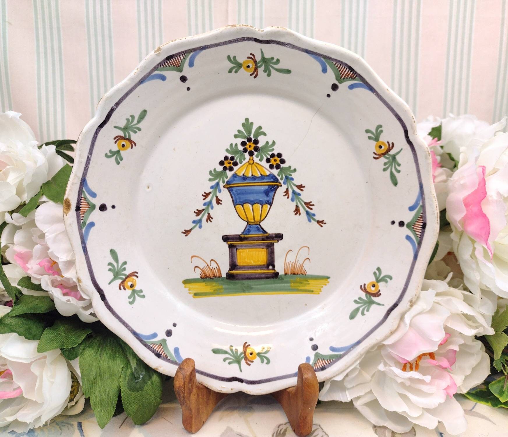 19th century plate decorated with a yellow urn