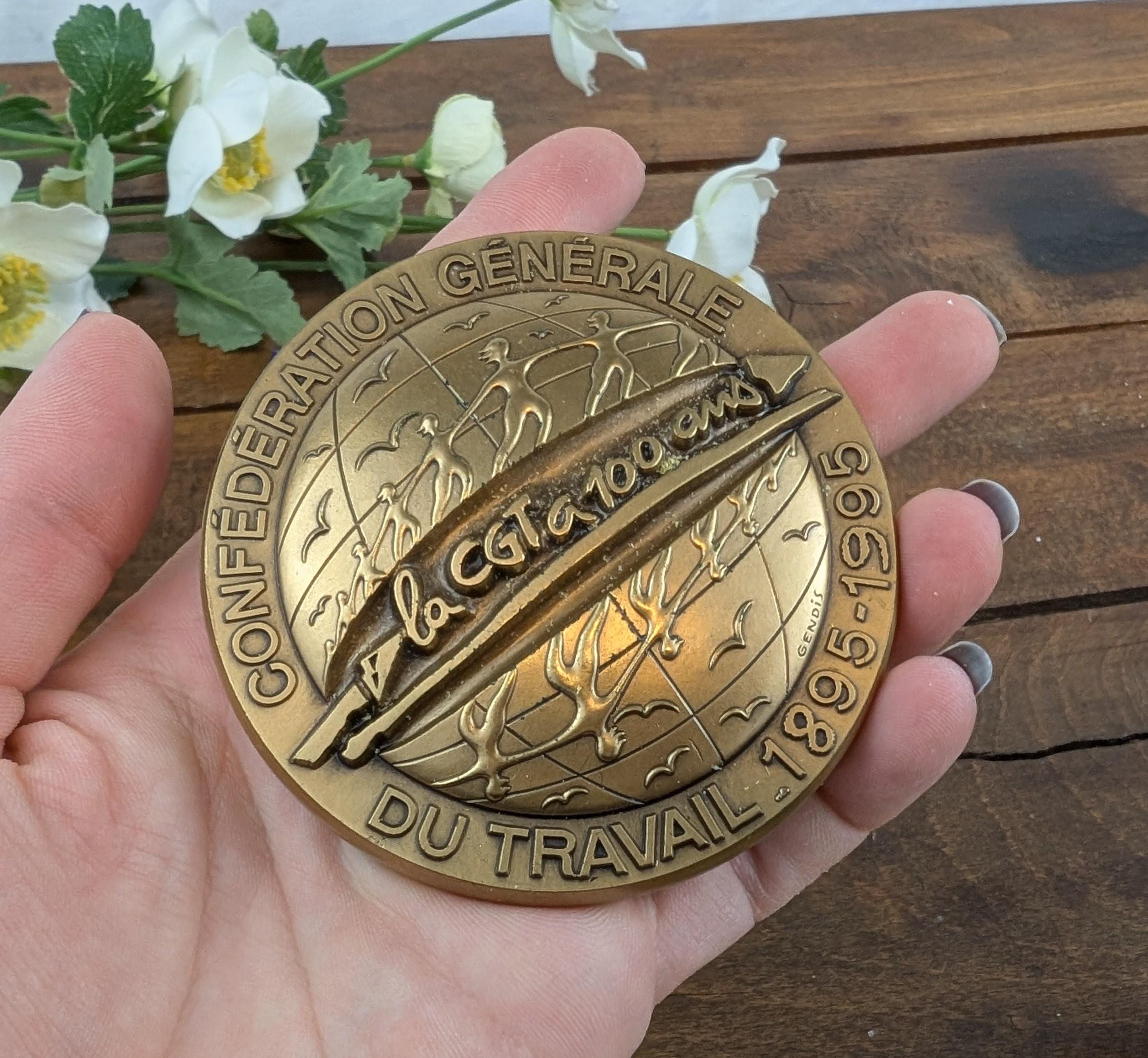 Médaille En Bronze CGT - 100ème Anniversaire - Collecteur Ou Militant